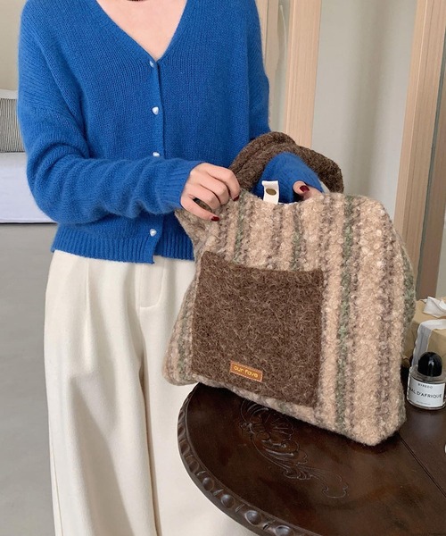 TONE SELECT GOODS（トーンセレクトグッズ）の「Liaa/ボーダー チェック もこもこトートバッグ A18731（トートバッグ・レディース・レッド/ブラウン・FREE）」の6枚目の写真