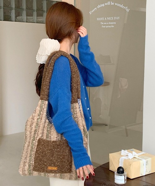 TONE SELECT GOODS（トーンセレクトグッズ）の「Liaa/ボーダー チェック もこもこトートバッグ A18731（トートバッグ・レディース・レッド/ブラウン・FREE）」の7枚目の写真