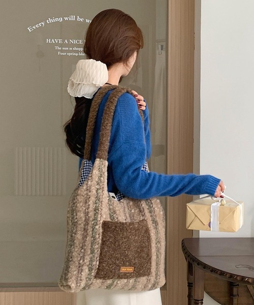 TONE SELECT GOODS（トーンセレクトグッズ）の「Liaa/ボーダー チェック もこもこトートバッグ A18731（トートバッグ・レディース・レッド/ブラウン・FREE）」の8枚目の写真