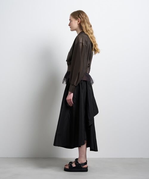 LANVIN en Bleu(ランバンオンブルー)の「サテンラッセルフーディー(シャツ/ブラウス・レディース・オフホワイト/ブラック/ブラウン・38)」の5枚目の写真
