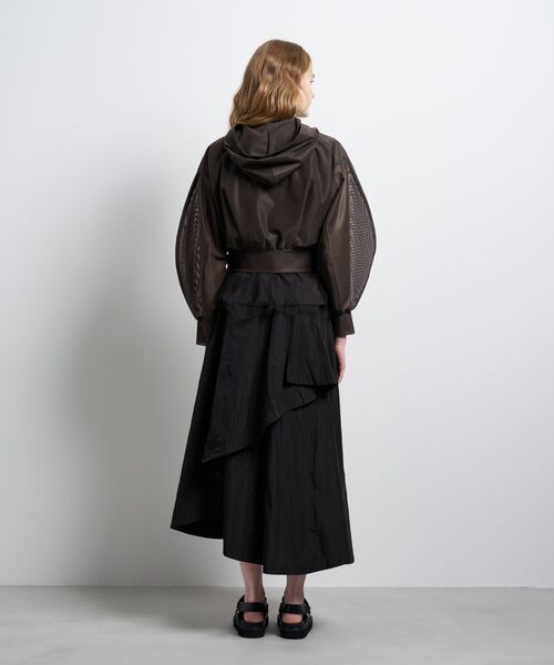 LANVIN en Bleu(ランバンオンブルー)の「サテンラッセルフーディー(シャツ/ブラウス・レディース・オフホワイト/ブラック/ブラウン・38)」の6枚目の写真
