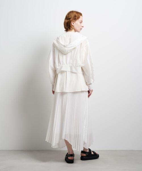 LANVIN en Bleu(ランバンオンブルー)の「サテンラッセルフーディー(シャツ/ブラウス・レディース・オフホワイト/ブラック/ブラウン・38)」の14枚目の写真