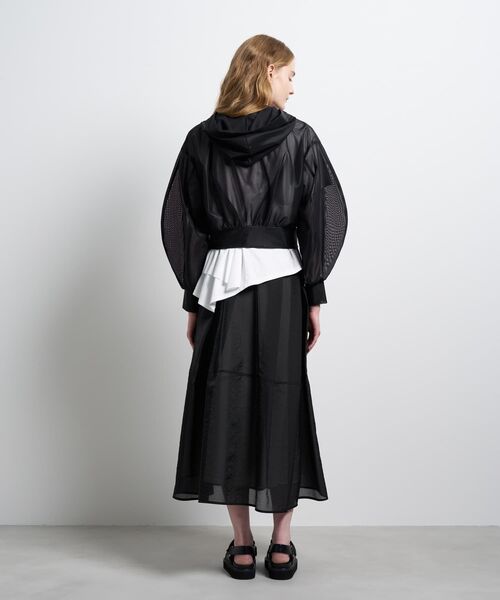LANVIN en Bleu(ランバンオンブルー)の「サテンラッセルフーディー(シャツ/ブラウス・レディース・オフホワイト/ブラック/ブラウン・38)」の21枚目の写真