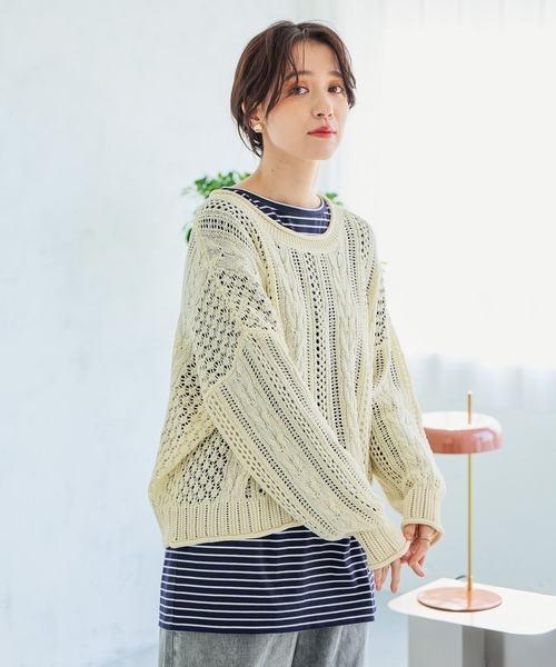 studio CLIP（スタディオクリップ）の「5ゲージダブルフロント透かしケーブルプルオーバー（ニット/セーター・レディース・オフホワイト/ライトベージュ/チャコール・FREE）」の9枚目の写真