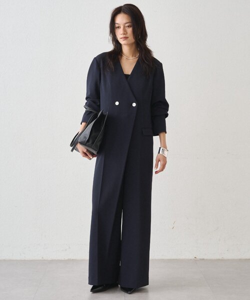LOUNGEDRESS（ラウンジドレス）の「【Atelier N5/アトリエヌメロサンク】ノーカラーオールインワン（つなぎ/オールインワン・レディース・ライトベージュ/ネイビー・FREE）」の3枚目の写真