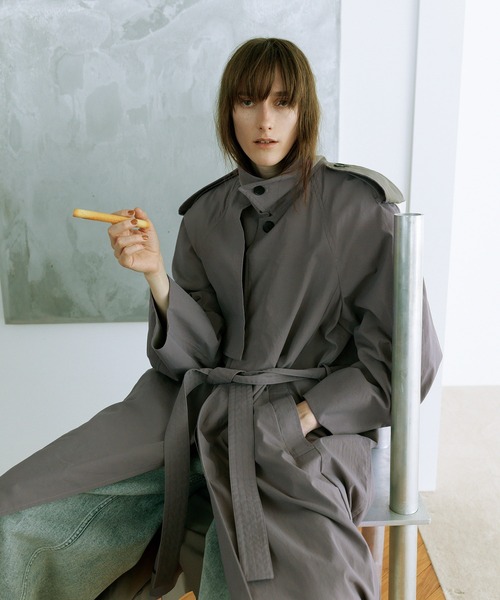 ADAM ET ROPE'(アダムエロペ)の「【EMOELLE】タスランナイロントレンチコート(トレンチコート・レディース・キナリ/グレー・38/36)」の1枚目の写真