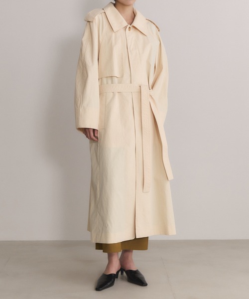 ADAM ET ROPE'(アダムエロペ)の「【EMOELLE】タスランナイロントレンチコート(トレンチコート・レディース・キナリ/グレー・38/36)」の2枚目の写真