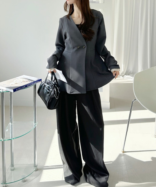Ada.(エイダ)の「ノーカラー Vネック ペプラム ジャケット(テーラードジャケット・レディース・ブラック/チャコール・FREE)」の5枚目の写真