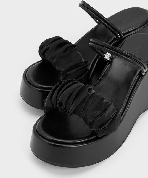 CHARLES & KEITH(チャールズ & キース)の「ルーシュドストラップ プラットフォームウェッジ(サンダル・レディース・ブラック系その他2/ホワイト・25.5cm/25cm/24.5cm/23.5cm/23cm/22.5cm)」の9枚目の写真