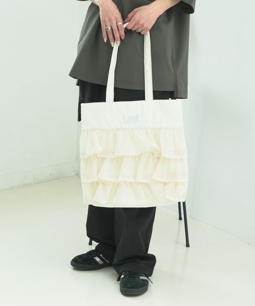 Lee（リー）の「【LEE/リー】【夏を彩る涼感メッシュ】メッシュフリル トートバッグ 大人可愛い 透け感 シアー素材（トートバッグ・レディース・ブラック/ホワイト・FREE）」の4枚目の写真
