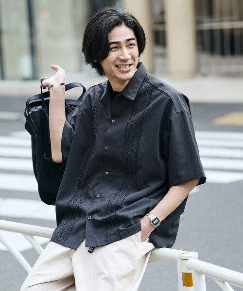 FREAK'S STORE(フリークスストア)の「限定展開 AiRide エアライド リラックスフィット キューバシャツ ポケッタブル UVカット 接触冷感 吸水速乾(シャツ/ブラウス・メンズ・チャコールグレー/サックスブルー/ブラック/ベージュ/ブラウン・SMALL/LARGE/MEDIUM)」の14枚目の写真