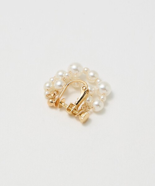 green label relaxing（グリーンレーベルリラクシング）の「ミニフェイクパール イヤリング（イヤリング・レディース・オフホワイト・FREE）」の4枚目の写真