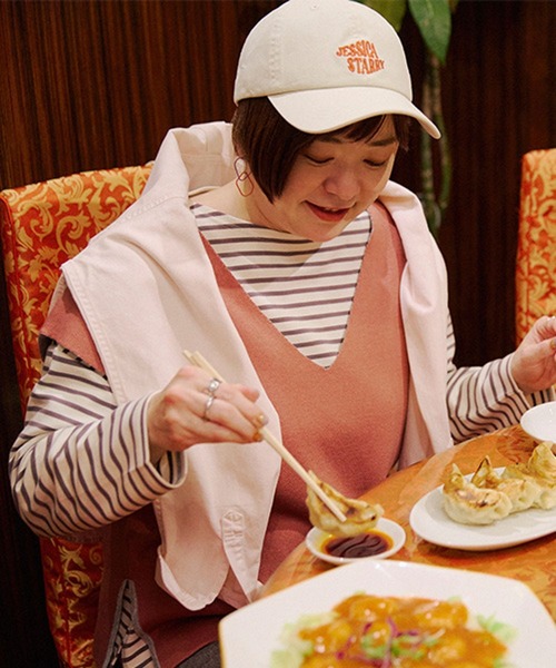 studio CLIP(スタディオクリップ)の「【さかもってぃ企画】たくさん食べれちゃうリバーシブルベスト(ベスト・レディース・ピンク/ネイビー/ブラウン・FREE)」の4枚目の写真