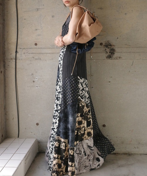 Ameri(アメリ)の「MEDI VARIOUS PATTERN CAMI DRESS(ドレス・レディース・アイボリー/ブラック・X-SMALL/SMALL/MEDIUM)」の2枚目の写真