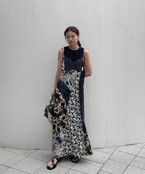 Ameri(アメリ)の「MEDI VARIOUS PATTERN CAMI DRESS(ドレス・レディース・アイボリー/ブラック・X-SMALL/SMALL/MEDIUM)」の4枚目の写真