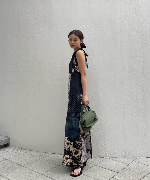 Ameri(アメリ)の「MEDI VARIOUS PATTERN CAMI DRESS(ドレス・レディース・アイボリー/ブラック・X-SMALL/SMALL/MEDIUM)」の6枚目の写真