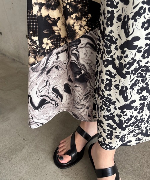 Ameri(アメリ)の「MEDI VARIOUS PATTERN CAMI DRESS(ドレス・レディース・アイボリー/ブラック・X-SMALL/SMALL/MEDIUM)」の11枚目の写真