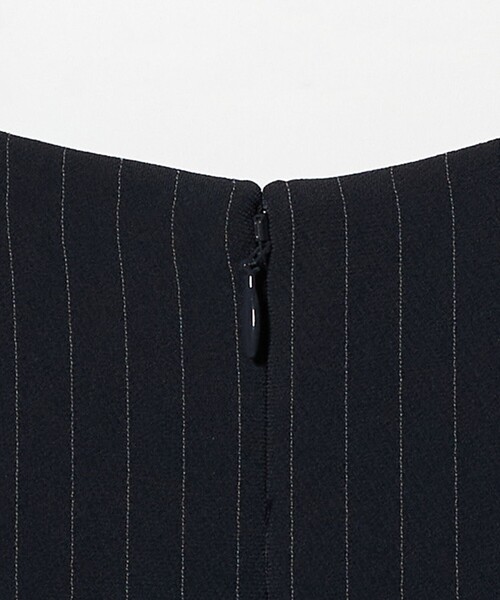 UNITED ARROWS(ユナイテッドアローズ)の「Drapy ピンストライプ ショートスリーブ ワンピース ‐ウォッシャブル‐(ワンピース・レディース・その他1・38/36)」の6枚目の写真