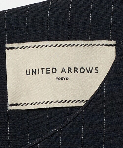 UNITED ARROWS(ユナイテッドアローズ)の「Drapy ピンストライプ ショートスリーブ ワンピース ‐ウォッシャブル‐(ワンピース・レディース・その他1・38/36)」の3枚目の写真