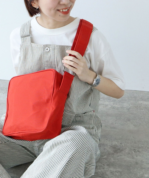 PAR ICI KLASSISK（パーリッシィクラシスク）の「【WEB限定】ateliers PENELOPE BOXショルダーBAG（ショルダーバッグ・レディース・ネイビー/グレー/レッド/マスタード・FREE）」の4枚目の写真