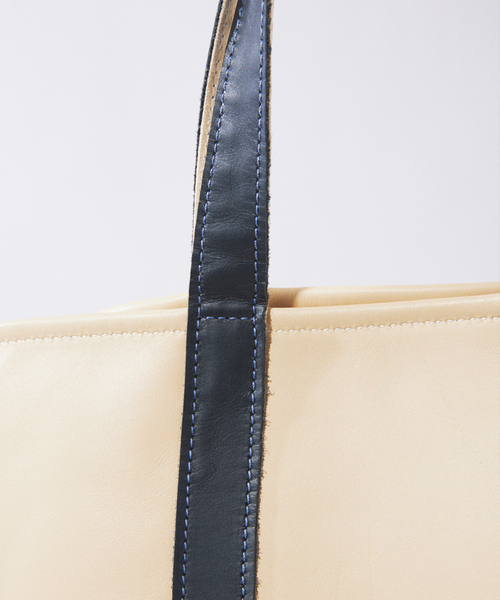 HERITAGE LEATHER(ヘリテージレザー)の「HERITAGE LEATHER / ヘリテージレザー 別注 オール レザー トート L(トートバッグ・メンズ・ネイビー・FREE)」の4枚目の写真
