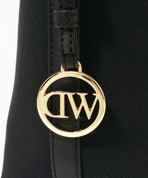 Daniel Wellington(ダニエルウェリントン)の「【Daniel Wellington】キャンバス ミニショルダーバッグ / 斜め掛け スクエアバッグ DW02900006(ショルダーバッグ・レディース・ブラック/グリーン/ホワイト/ネイビー/ベージュ・FREE)」の6枚目の写真