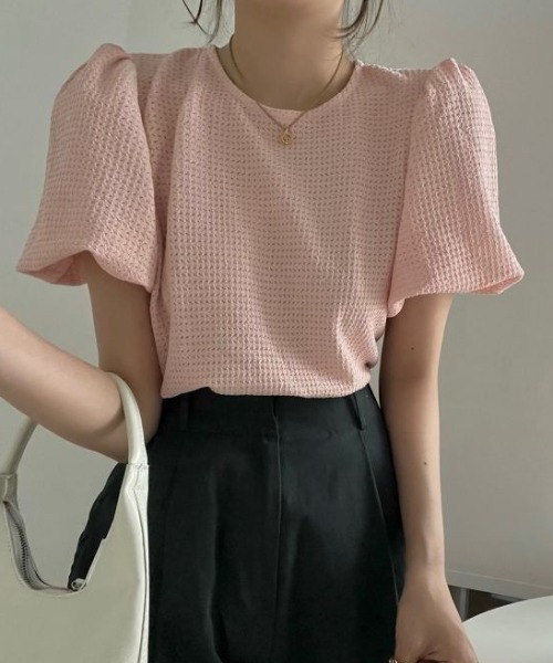 AMAJI(アマジ)の「ラウンドネック パフスリーブ ワッフルテクスチャ 半袖 トップス(Tシャツ/カットソー・レディース・ライトピンク/ライトブルー/ベージュ・FREE)」の3枚目の写真