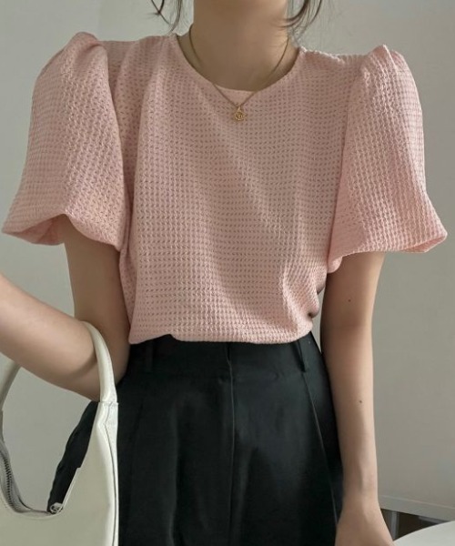 AMAJI(アマジ)の「ラウンドネック パフスリーブ ワッフルテクスチャ 半袖 トップス(Tシャツ/カットソー・レディース・ライトピンク/ライトブルー/ベージュ・FREE)」の7枚目の写真