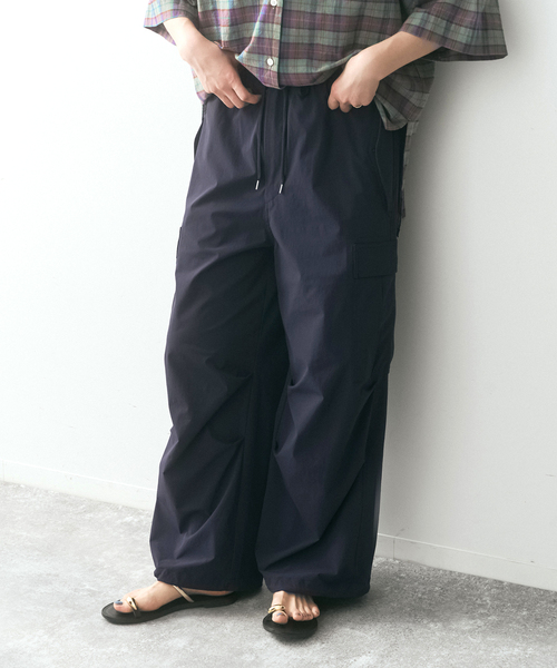 Spick & Span（スピックアンドスパン）の「SHEN TANAKA*S パラシュートパンツ（カーゴパンツ・レディース・ホワイト/ネイビー・38/36）」の9枚目の写真