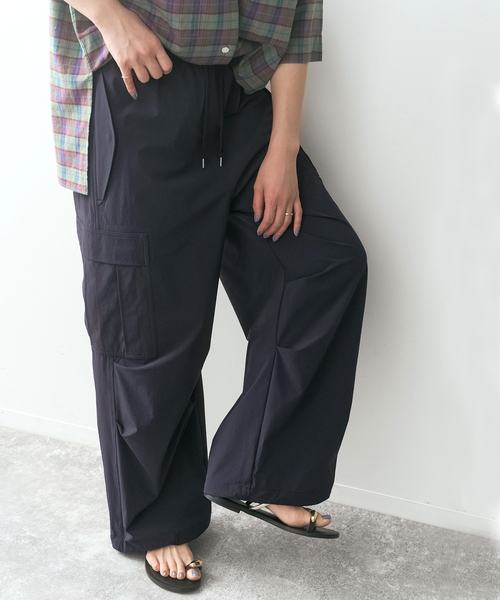 Spick & Span（スピックアンドスパン）の「SHEN TANAKA*S パラシュートパンツ（カーゴパンツ・レディース・ホワイト/ネイビー・38/36）」の10枚目の写真