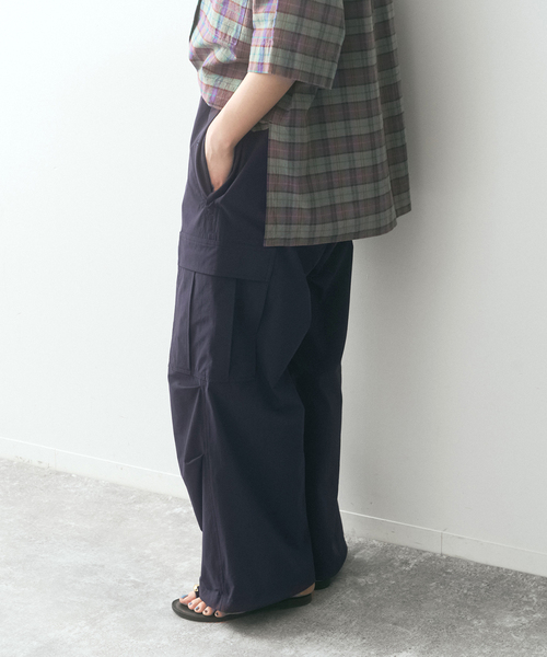 Spick & Span（スピックアンドスパン）の「SHEN TANAKA*S パラシュートパンツ（カーゴパンツ・レディース・ホワイト/ネイビー・38/36）」の11枚目の写真