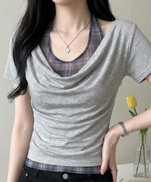 VIVID LADY(ビビッドレディー)の「シアーチェックホルターネック レイヤード風ドレープトップス(Tシャツ/カットソー・レディース・グレー/ベージュ/ネイビー・FREE)」の2枚目の写真