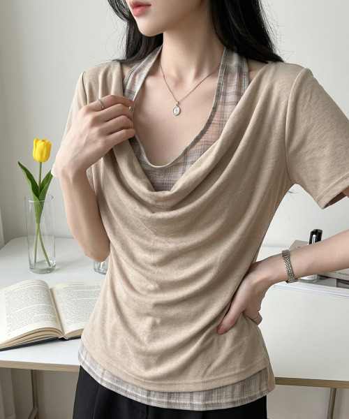 VIVID LADY(ビビッドレディー)の「シアーチェックホルターネック レイヤード風ドレープトップス(Tシャツ/カットソー・レディース・グレー/ベージュ/ネイビー・FREE)」の5枚目の写真