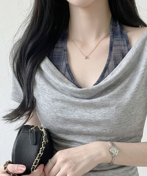 VIVID LADY(ビビッドレディー)の「シアーチェックホルターネック レイヤード風ドレープトップス(Tシャツ/カットソー・レディース・グレー/ベージュ/ネイビー・FREE)」の10枚目の写真