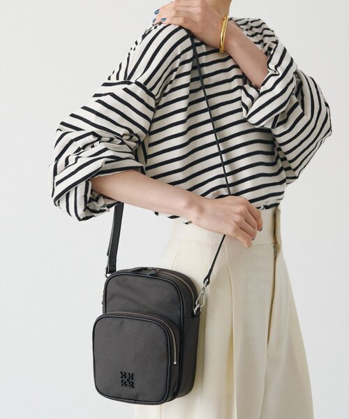 russet(ラシット)の「【撥水】コーデュラナイロンスクエアショルダーバッグ(ショルダーバッグ・レディース・グレー系その他/ダークブラウン・FREE)」の9枚目の写真