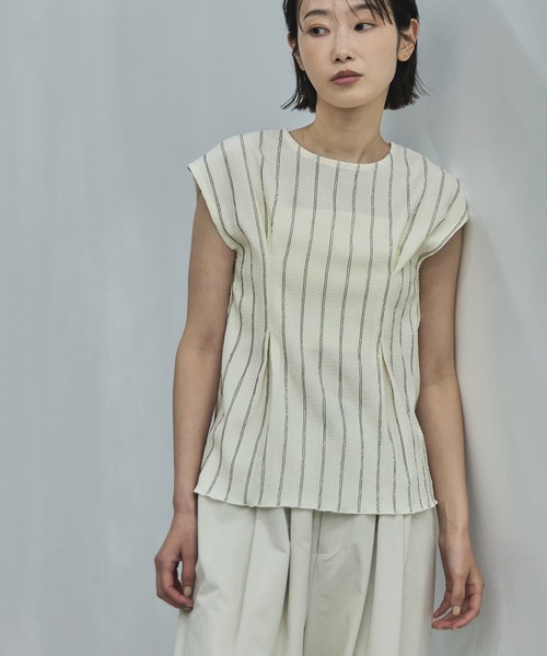feepur（フェピュール）の「ワッシャーストライプタックブラウス（シャツ/ブラウス・レディース・アイボリー/ブラック・MEDIUM）」の11枚目の写真