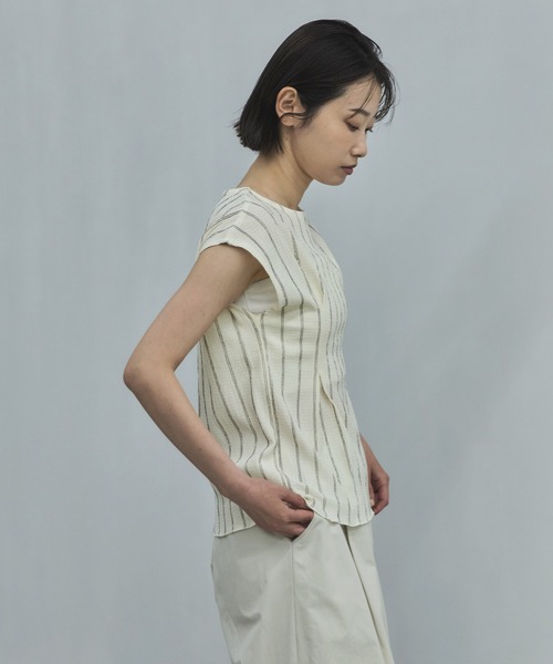 feepur（フェピュール）の「ワッシャーストライプタックブラウス（シャツ/ブラウス・レディース・アイボリー/ブラック・MEDIUM）」の13枚目の写真