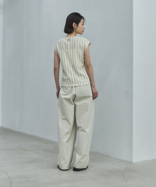 feepur（フェピュール）の「ワッシャーストライプタックブラウス（シャツ/ブラウス・レディース・アイボリー/ブラック・MEDIUM）」の4枚目の写真
