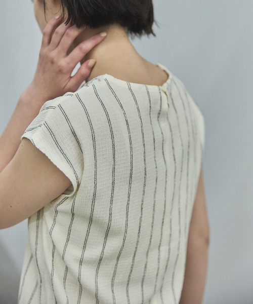 feepur（フェピュール）の「ワッシャーストライプタックブラウス（シャツ/ブラウス・レディース・アイボリー/ブラック・MEDIUM）」の9枚目の写真