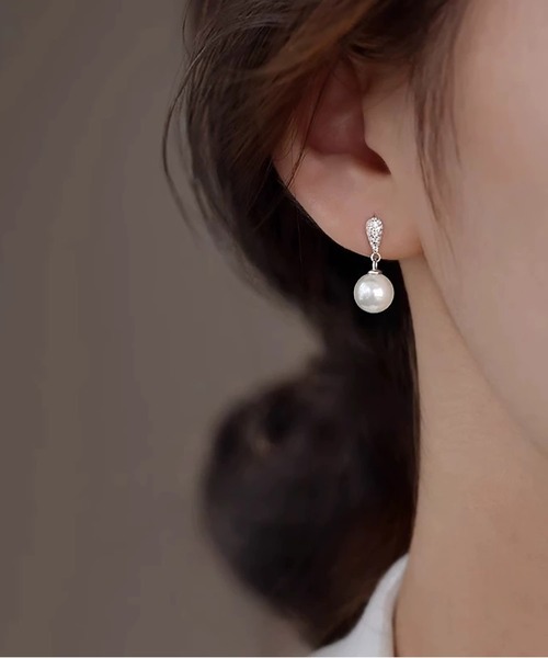 LA VORAGINE(ラ ヴォラジネ)の「ジルコンパールピアス(ピアス(両耳用)・レディース・シルバー/ゴールド系1/ゴールド/シルバー系1・FREE)」の2枚目の写真