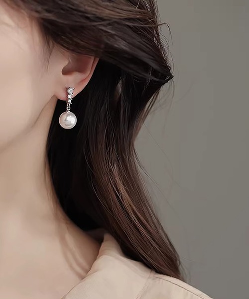 LA VORAGINE(ラ ヴォラジネ)の「ジルコンパールピアス(ピアス(両耳用)・レディース・シルバー/ゴールド系1/ゴールド/シルバー系1・FREE)」の1枚目の写真