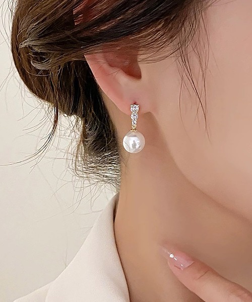 LA VORAGINE(ラ ヴォラジネ)の「ジルコンパールピアス(ピアス(両耳用)・レディース・シルバー/ゴールド系1/ゴールド/シルバー系1・FREE)」の3枚目の写真