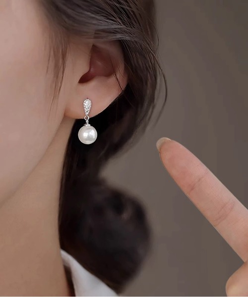 LA VORAGINE(ラ ヴォラジネ)の「ジルコンパールピアス(ピアス(両耳用)・レディース・シルバー/ゴールド系1/ゴールド/シルバー系1・FREE)」の5枚目の写真