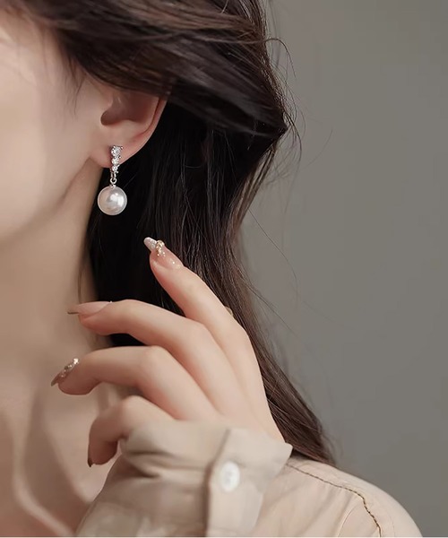 LA VORAGINE(ラ ヴォラジネ)の「ジルコンパールピアス(ピアス(両耳用)・レディース・シルバー/ゴールド系1/ゴールド/シルバー系1・FREE)」の6枚目の写真