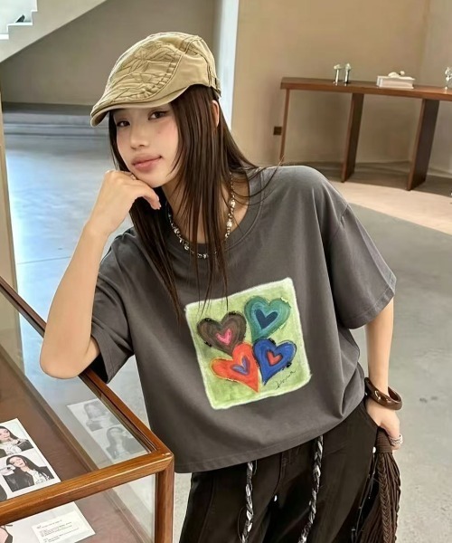 MONO8(モノハチ)の「アートハートプリントワイド半袖Tシャツ(Tシャツ/カットソー・レディース・グレー/モカ/ホワイト・M)」の2枚目の写真