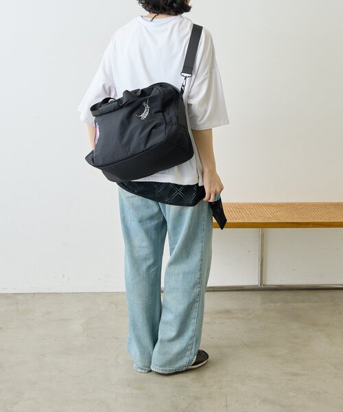 ear PAPILLONNER(イアパピヨネ)の「【KEN NAKAYAMA×ear】コラボボストンバッグ(ボストンバッグ・レディース・ベージュ/ブラック・FREE)」の4枚目の写真