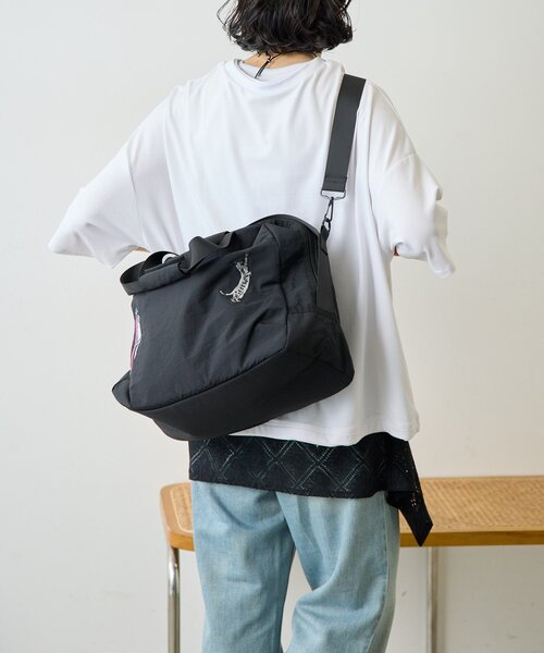 ear PAPILLONNER(イアパピヨネ)の「【KEN NAKAYAMA×ear】コラボボストンバッグ(ボストンバッグ・レディース・ベージュ/ブラック・FREE)」の5枚目の写真