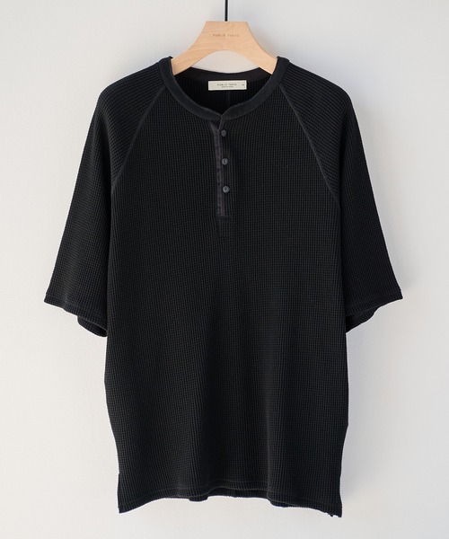 PUBLIC TOKYO(パブリックトウキョウ)の「サーマルヘンリーリラックスTシャツ /大人気/トレンド/夏服/コットン100%/ウォッシャブル/半袖(Tシャツ/カットソー・メンズ・グレー/オフホワイト/ブラック・1/2)」の3枚目の写真