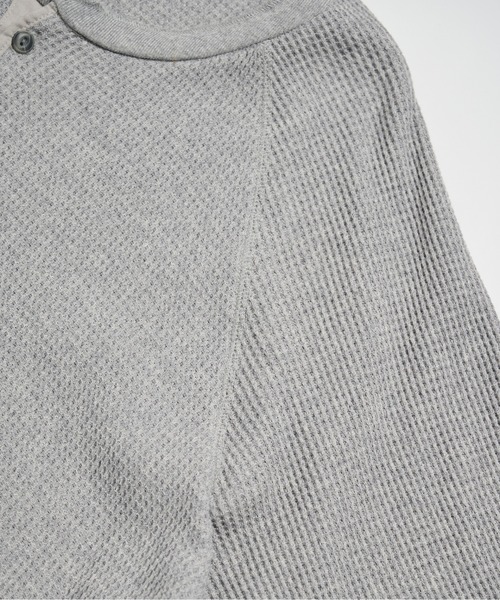PUBLIC TOKYO(パブリックトウキョウ)の「サーマルヘンリーリラックスTシャツ /大人気/トレンド/夏服/コットン100%/ウォッシャブル/半袖(Tシャツ/カットソー・メンズ・グレー/オフホワイト/ブラック・1/2)」の15枚目の写真