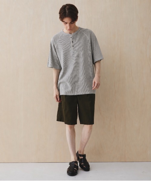 PUBLIC TOKYO(パブリックトウキョウ)の「サーマルヘンリーリラックスTシャツ /大人気/トレンド/夏服/コットン100%/ウォッシャブル/半袖(Tシャツ/カットソー・メンズ・グレー/オフホワイト/ブラック・1/2)」の6枚目の写真